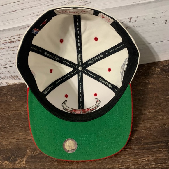 Chicago Bulls Mitchell & Ness Embroidered Fitted 7 5/8 Hat Cap - Picture 10 of 12